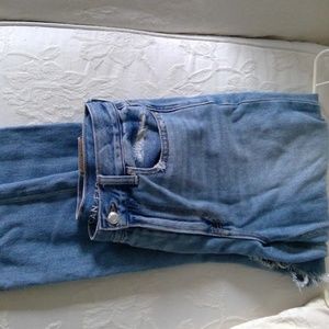 American Eagle Outfitters Mom Jean with holes